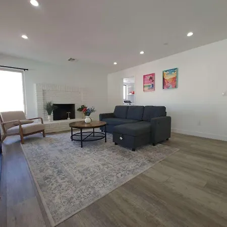 The Strip Is Just Around The Corner! Newly Renovated Luxury Modern Minimalist Villa With Large Pool! Las Vegas Exterior photo