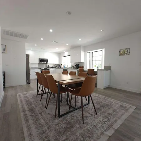 The Strip Is Just Around The Corner! Newly Renovated Luxury Modern Minimalist Villa With Large Pool! Las Vegas Exterior photo