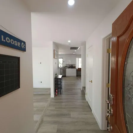 The Strip Is Just Around The Corner! Newly Renovated Luxury Modern Minimalist Villa With Large Pool! Las Vegas Exterior photo