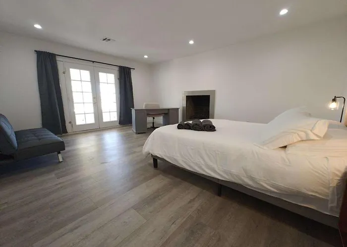 The Strip Is Just Around The Corner! Newly Renovated Luxury Modern Minimalist Villa With Large Pool!
